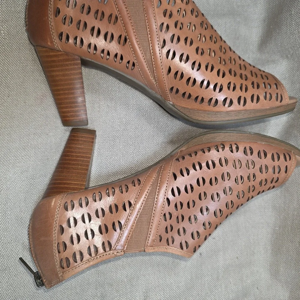 Bella Vita Tan Leather Upper Peep Toe Shoes Size 8.5 Medium